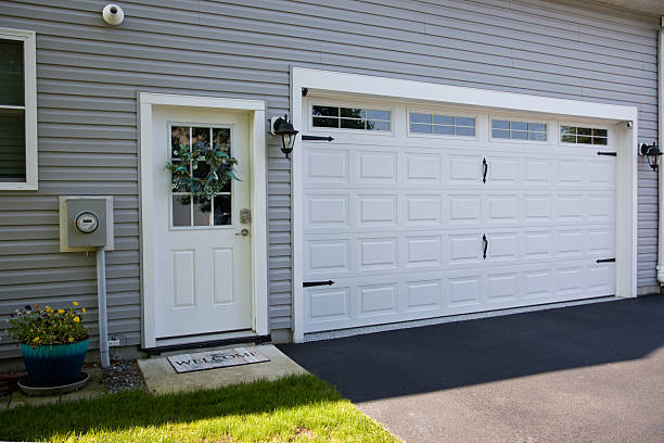 24/7 Emergency Garage Door Panel Replacement experts in Forest Park, GA